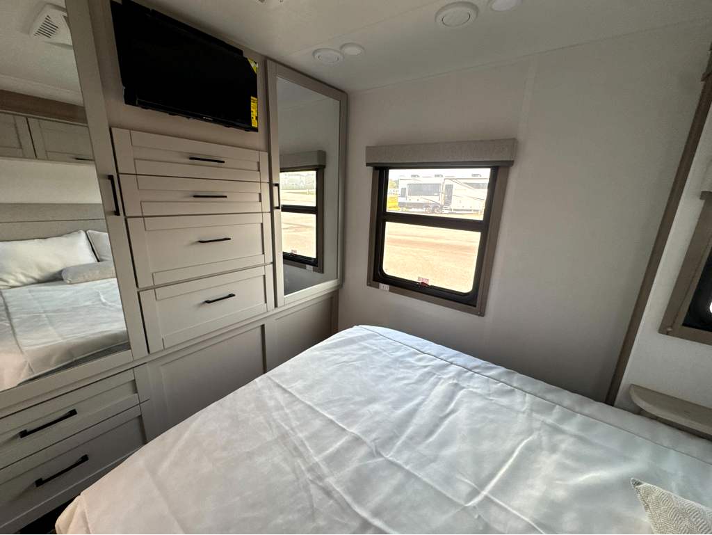 2027 ENTEGRA COACH ODYSSEY 29V - Image 18