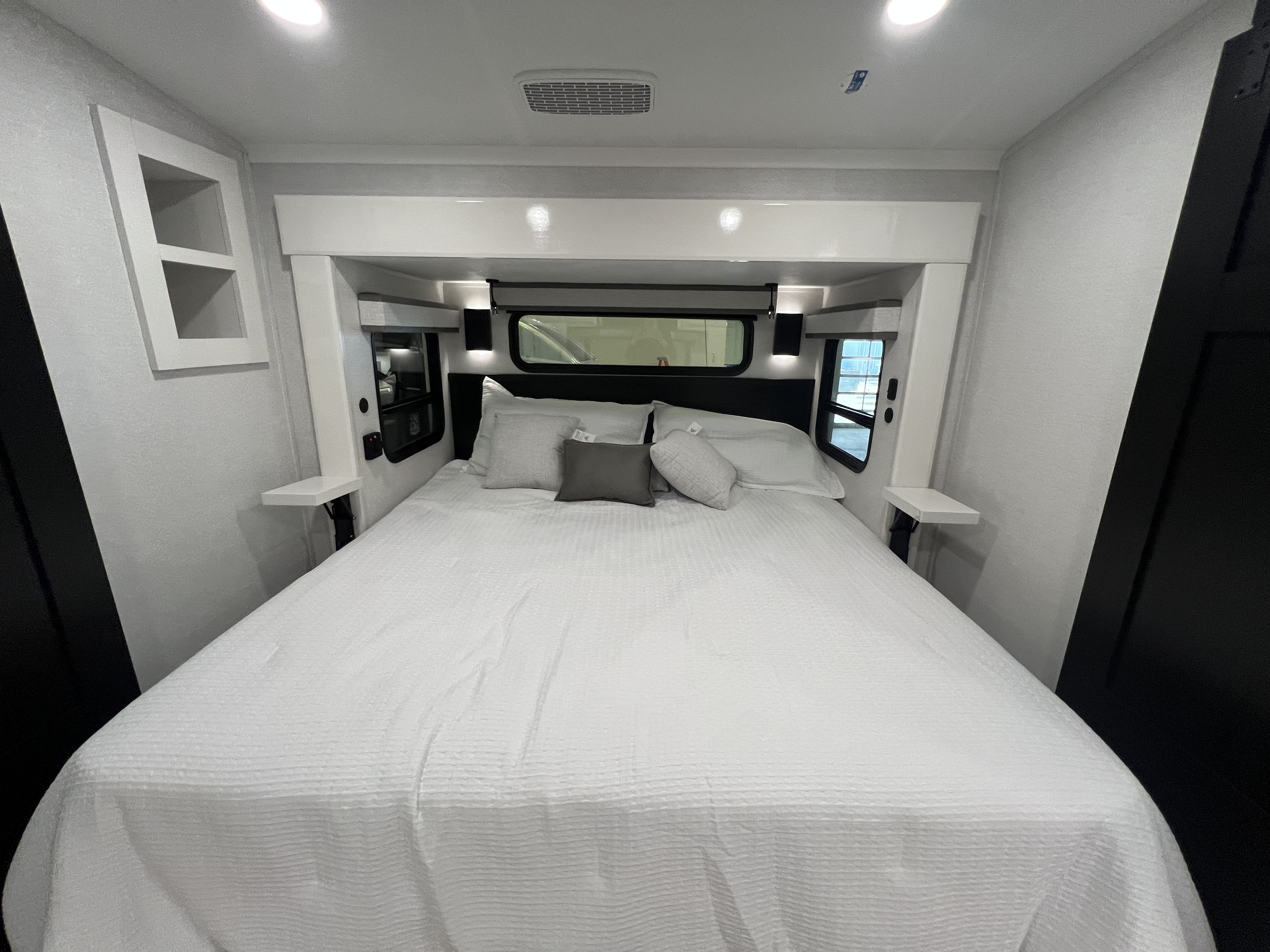 2027 Jayco Pinnacle 38FBRK - Image 22