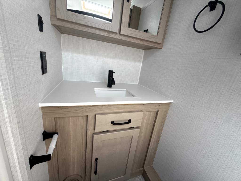 2025 FOREST RIVER GEO PRO 20FBS - Image 25