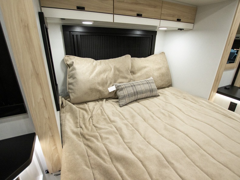 2026 Jayco Melbourne Prestige 25LP - Image 12