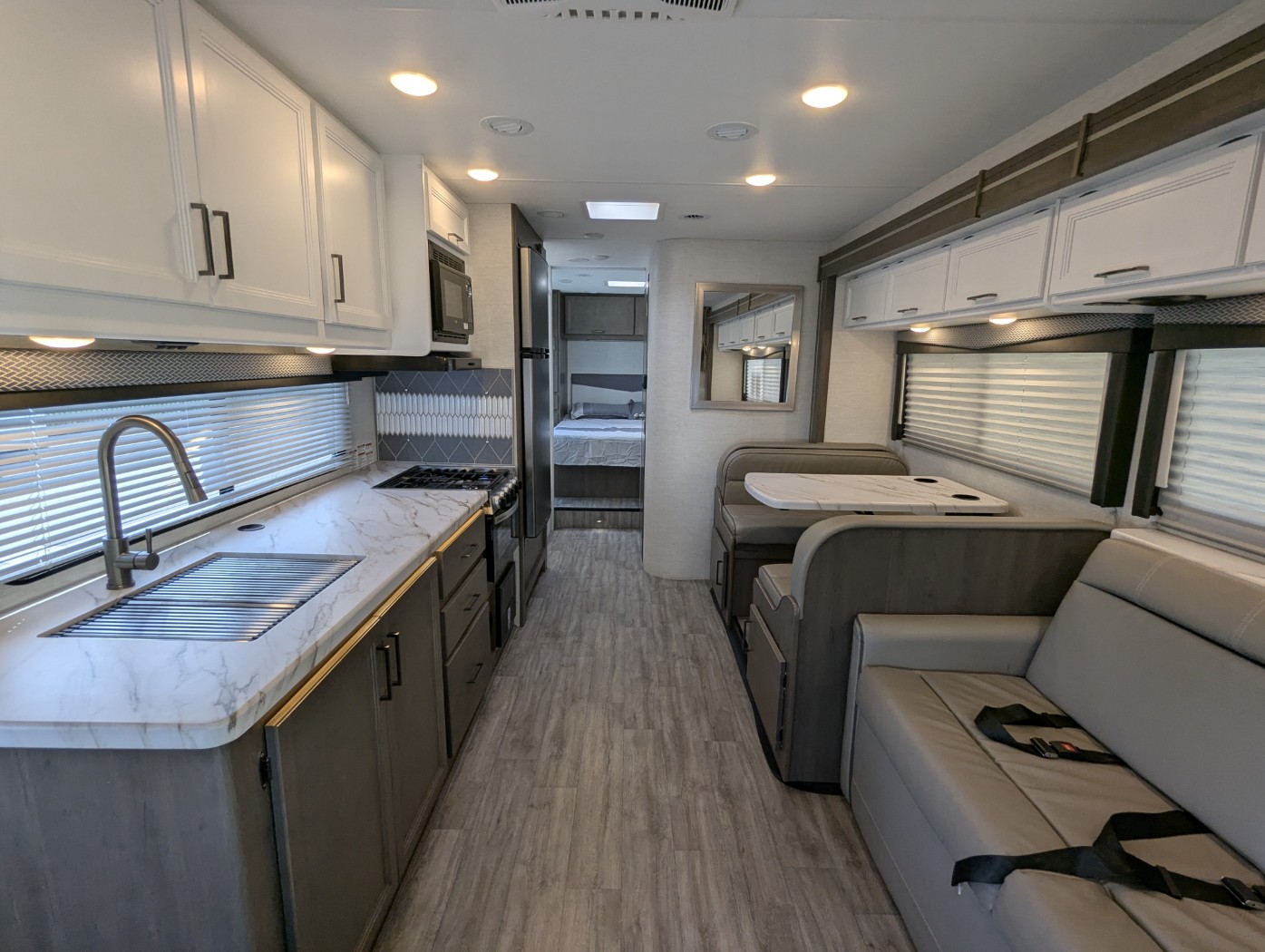 2025 Thor Motor Coach Four Winds 31MV - Image 11