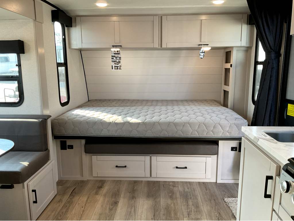 2026 JAYCO Jay Feather 19 MBS - Image 12