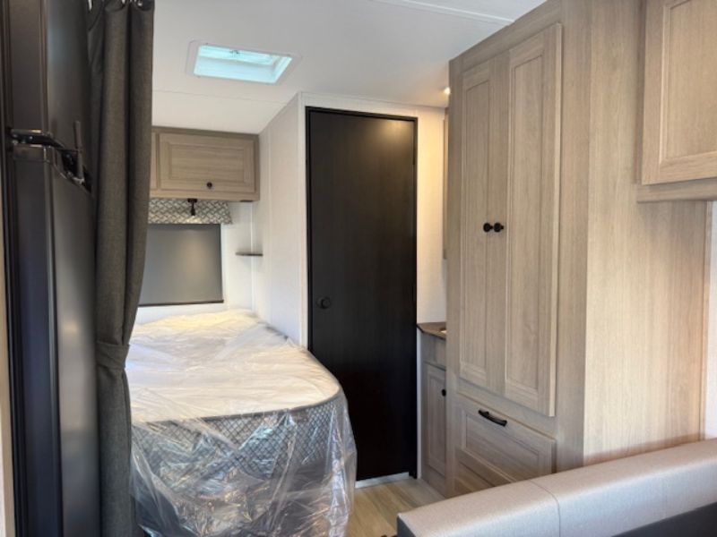 2026 Forest River Sunseeker LE 2350LEF - Image 7
