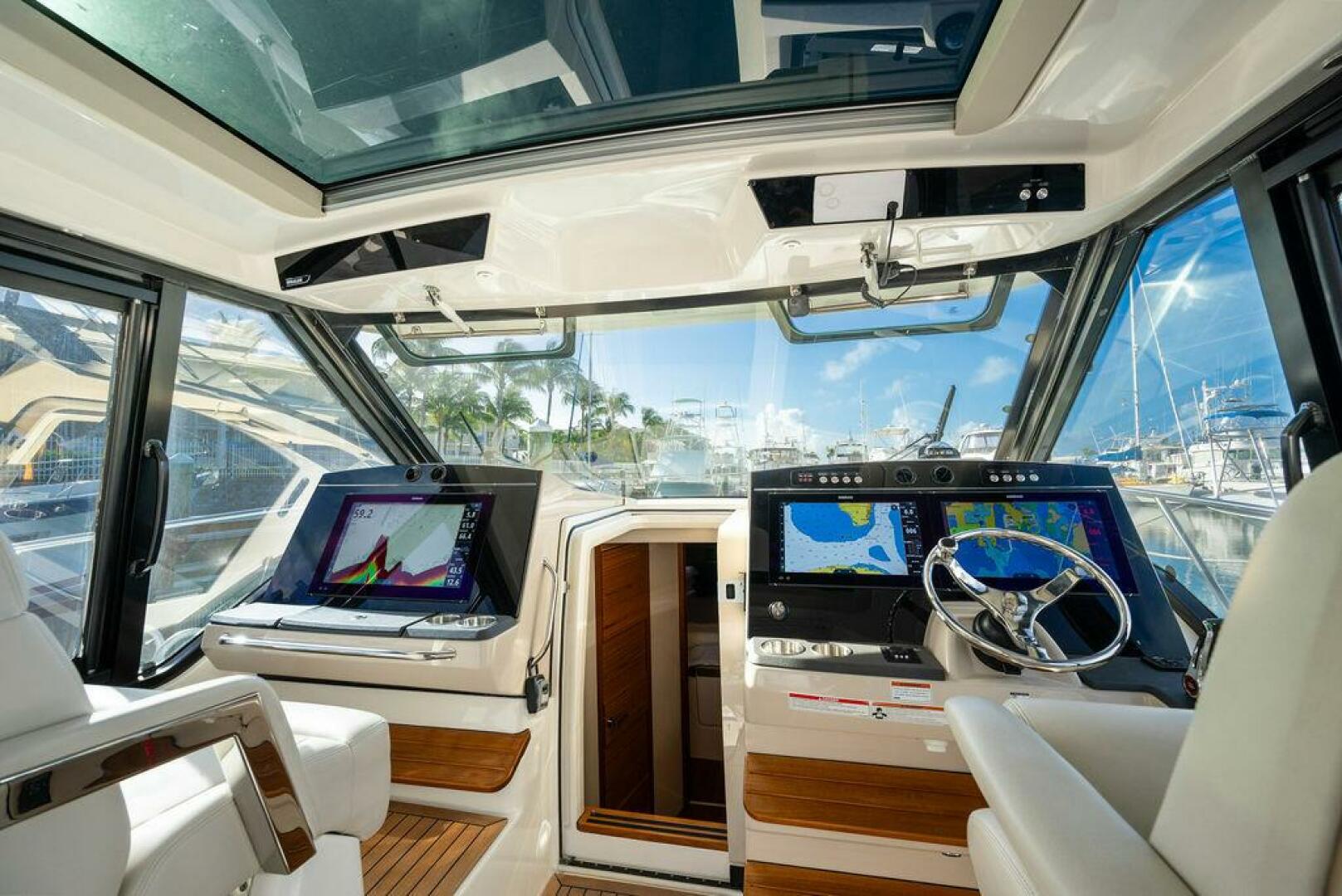 2023 Boston Whaler 405 Conquest - Image 26