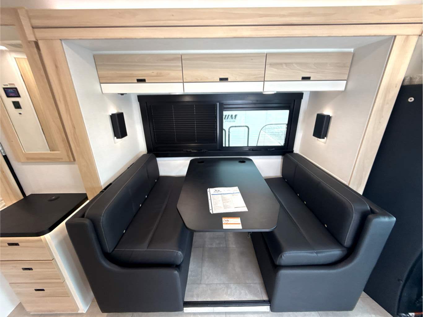 2027 JAYCO MELBOURNE PRESTIGE 25LP - Image 16