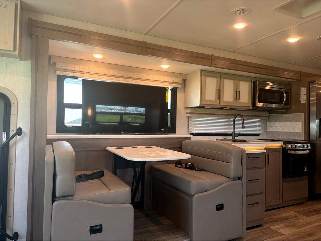 2027 THOR MOTOR COACH HURRICANE 36H - Image 10
