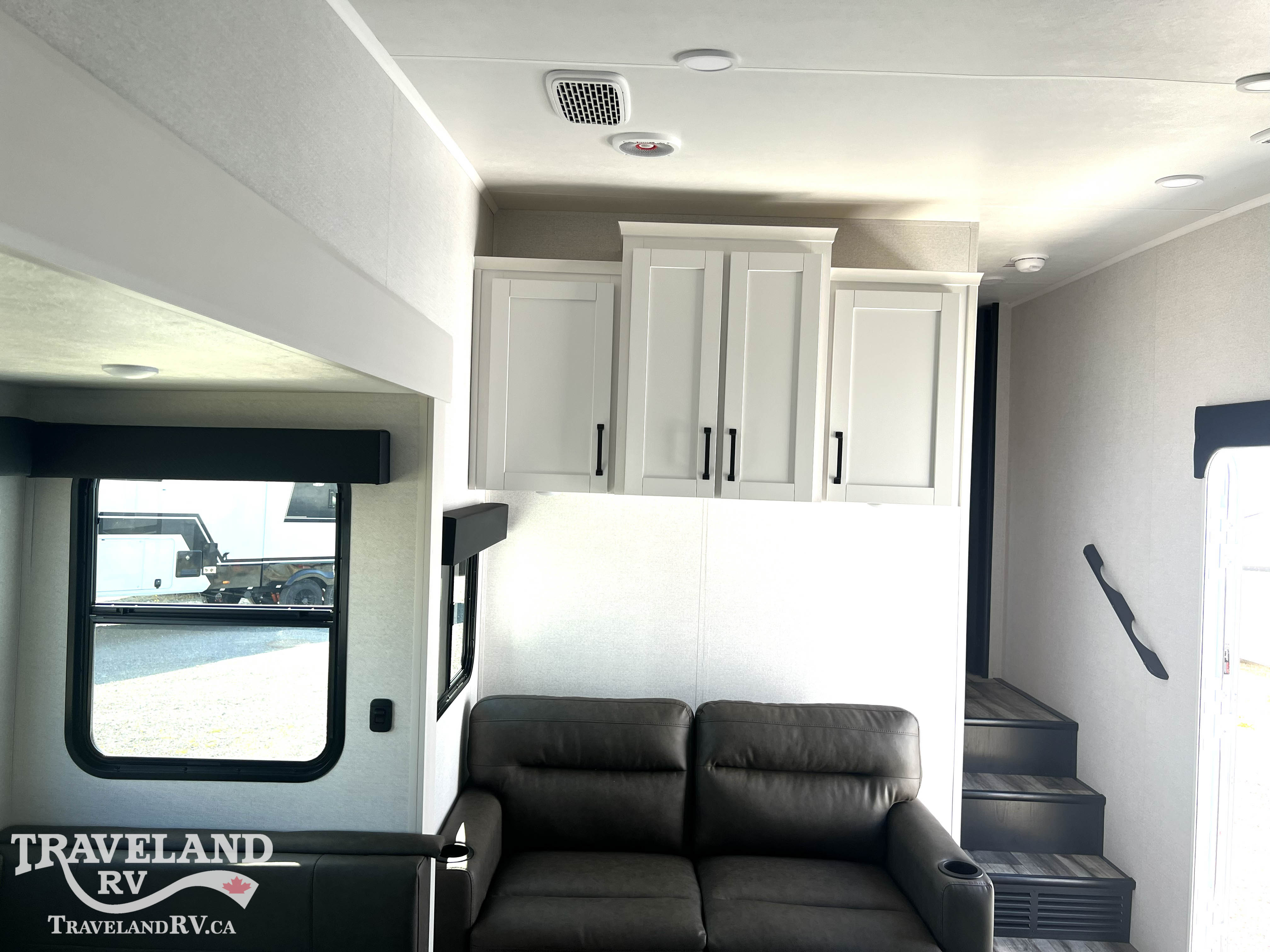 2027 Highland Ridge Roamer Light Duty 28DBSS - Image 9
