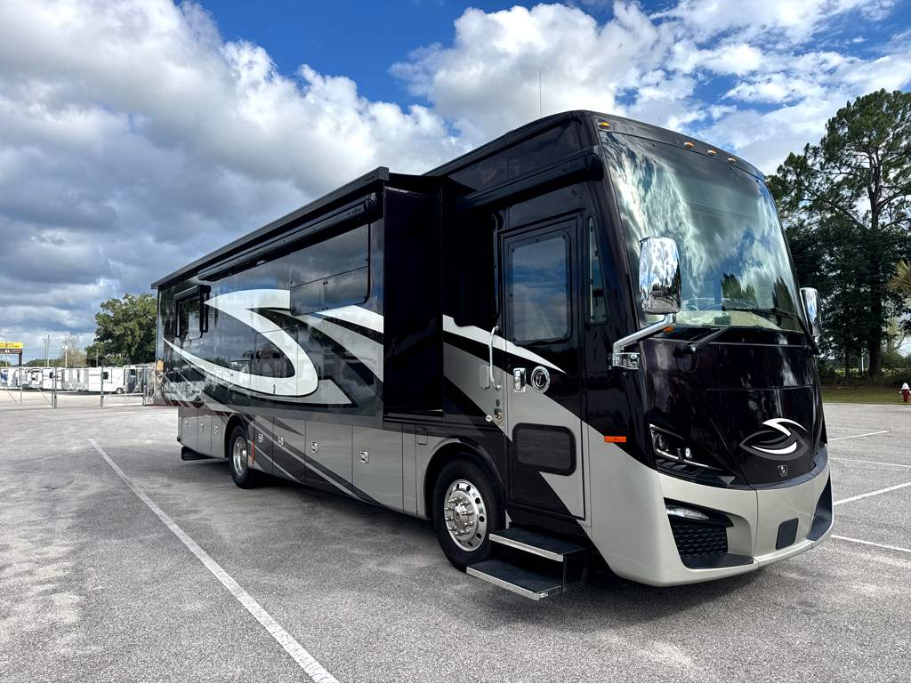 2023 TIFFIN PHAETON 35CH - Image 1