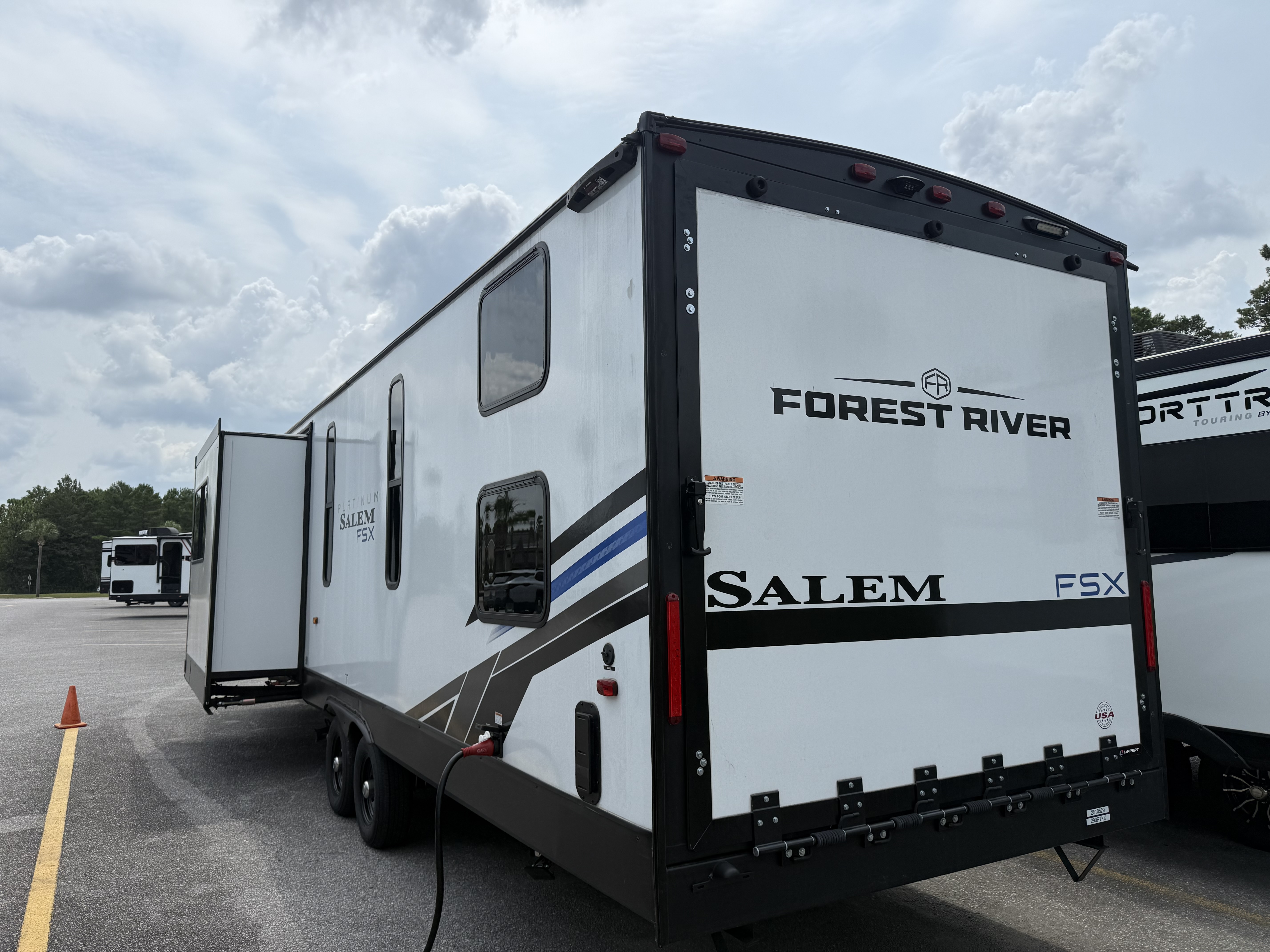2025 FOREST RIVER SALEM 290KTKX - Image 3