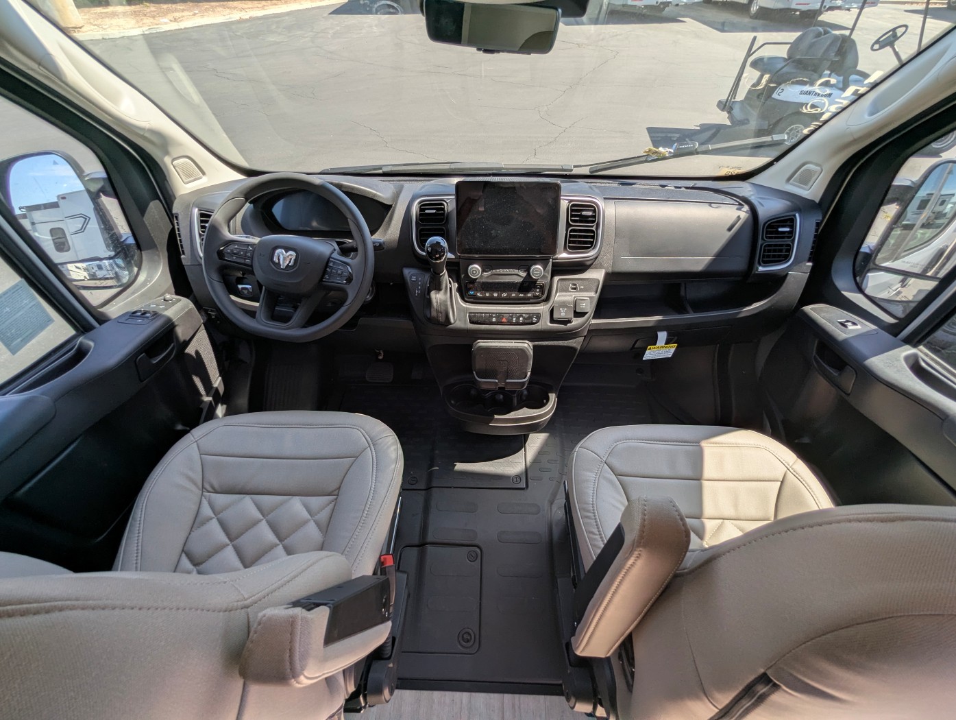 2027 Thor Motor Coach Tellaro 20U - Image 13