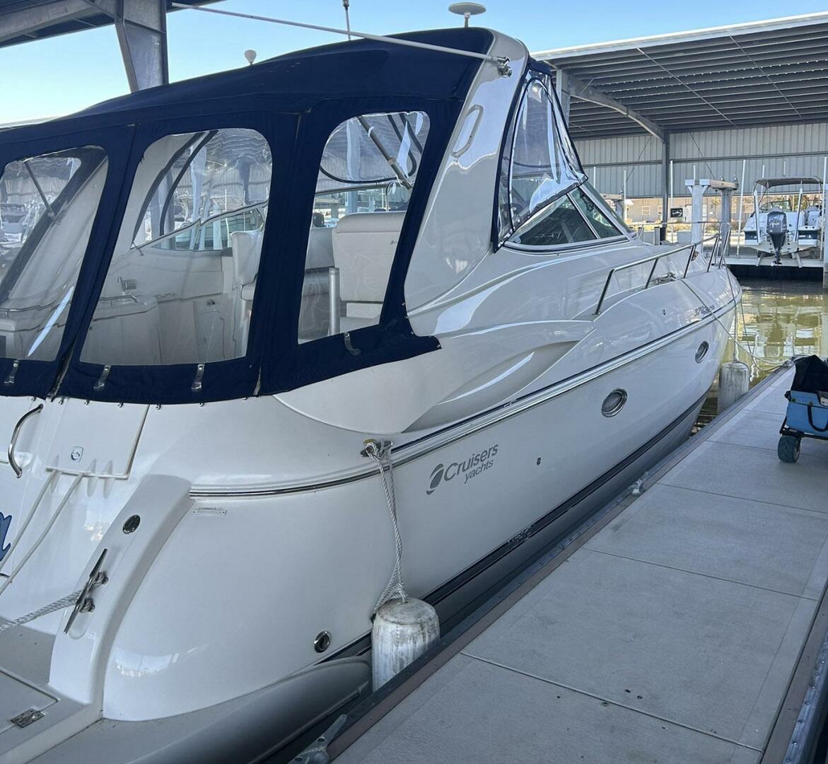 2006 Cruisers Yachts 370 Express - Image 2