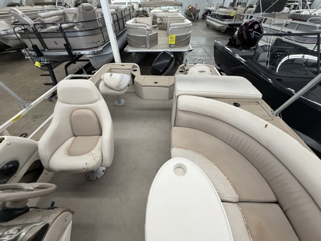 2002 CRESTLINER 2085 CFI - Image 11