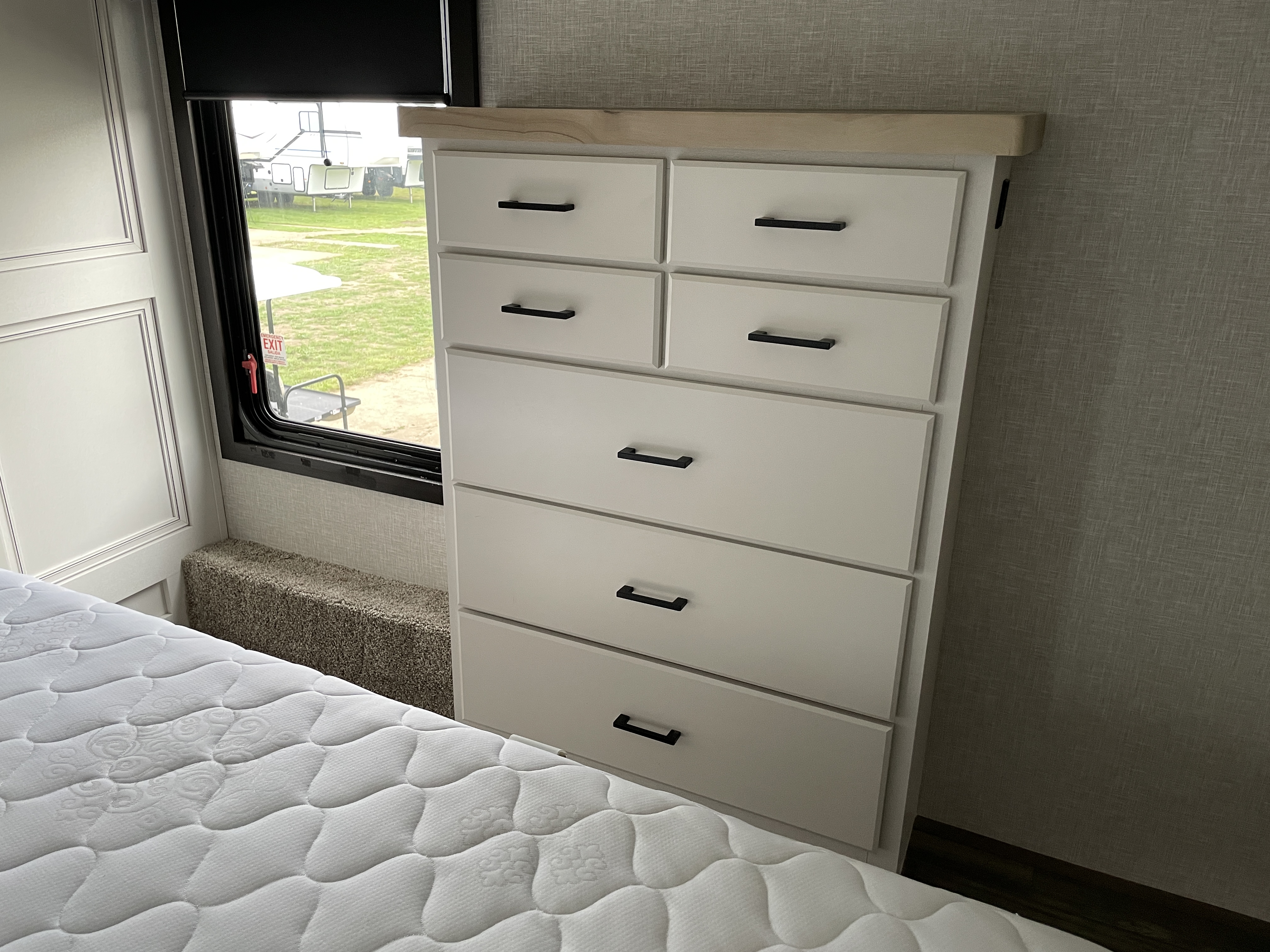 2024 Jayco Eagle 317RLOK - Image 23
