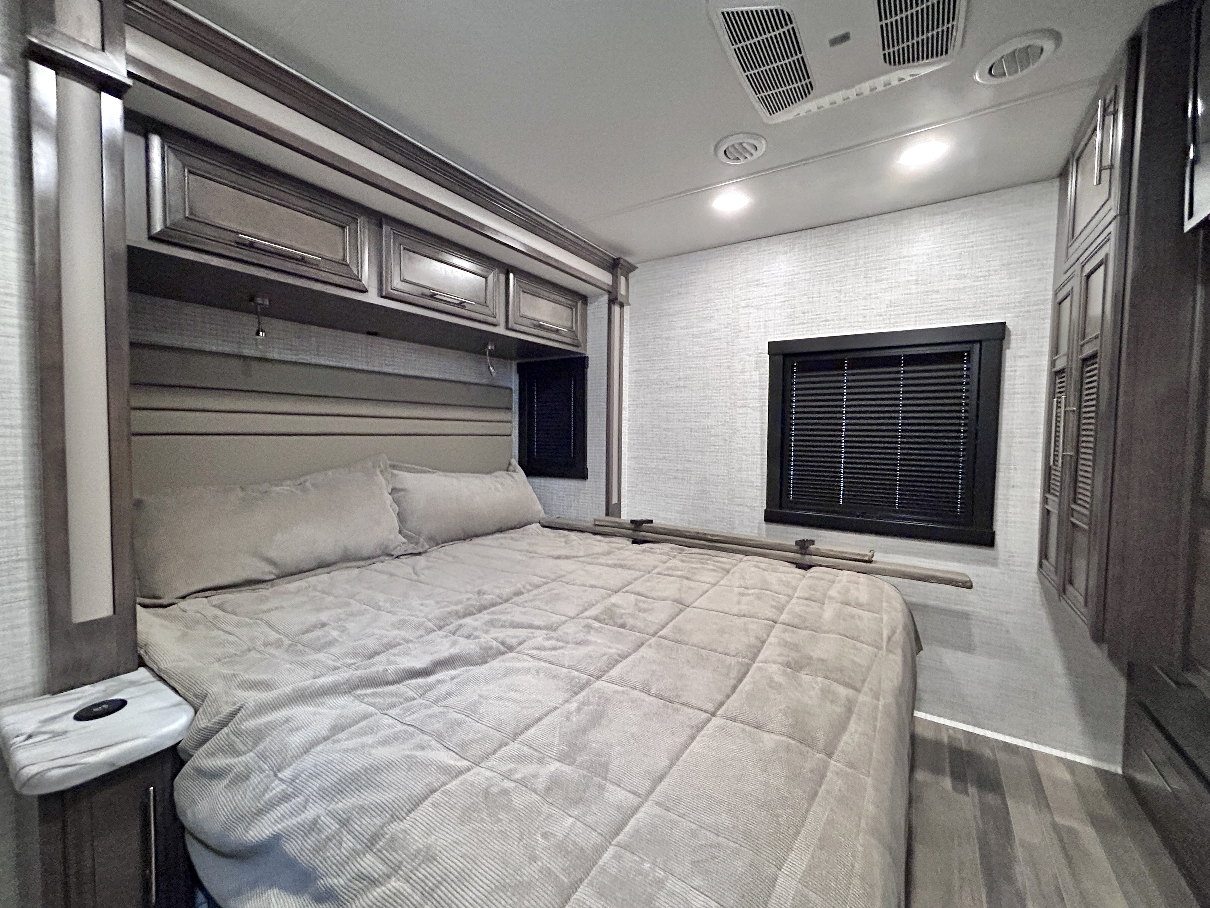 2023 ENTEGRA COACH ENTEGRA 34B - Image 23