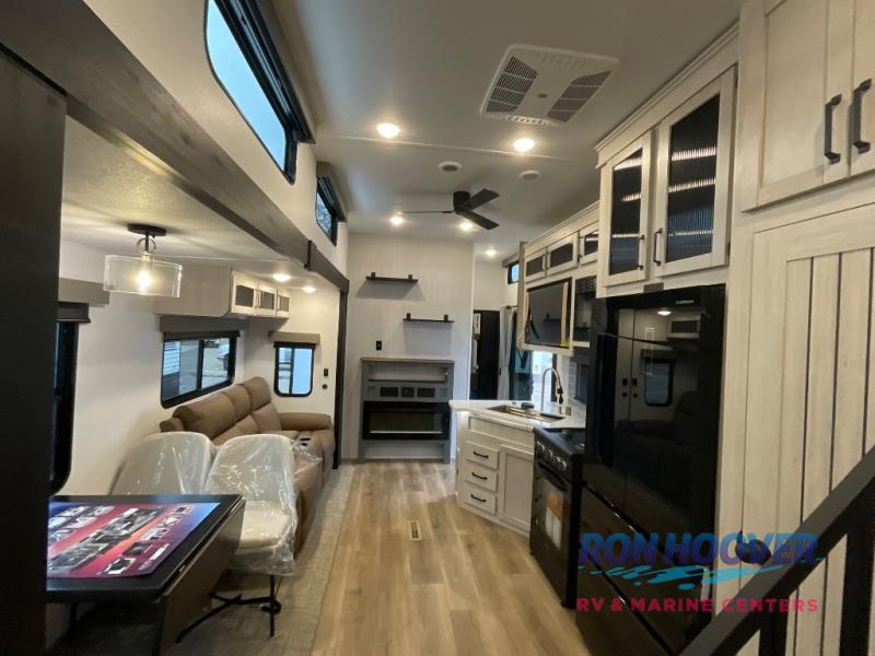 2026 PALOMINO 429LFT - Image 18