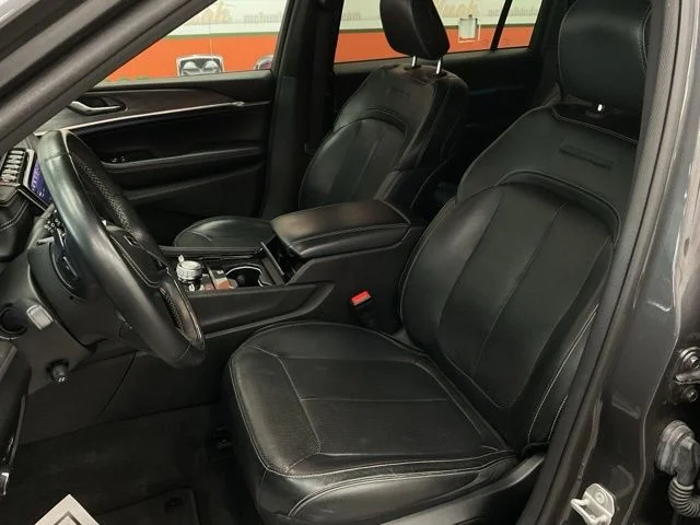 2022 Jeep Grand-Cherokee-L Laredo Altitude 4x4 - Image 9
