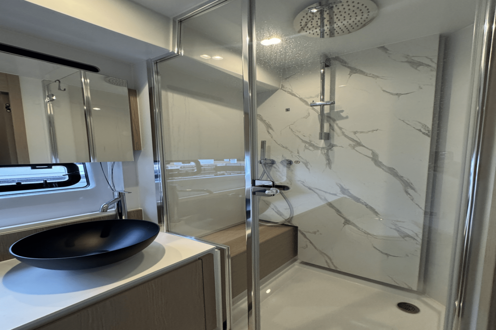 2023 Azimut Azimut 53 FLY Base - Image 37