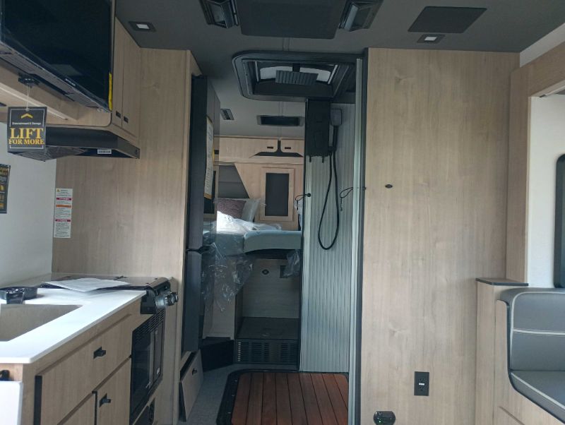 2026 Grand Design Lineage Series M 25TK - Image 12