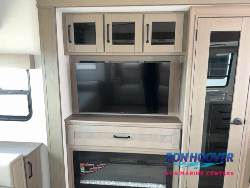 2026 GRAND DESIGN 337RLS - Image 11