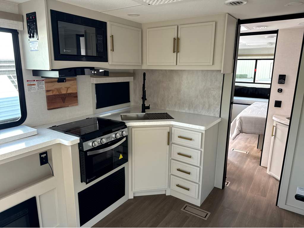 2027 VENTURE RV STRATUS 282VFD - Image 10