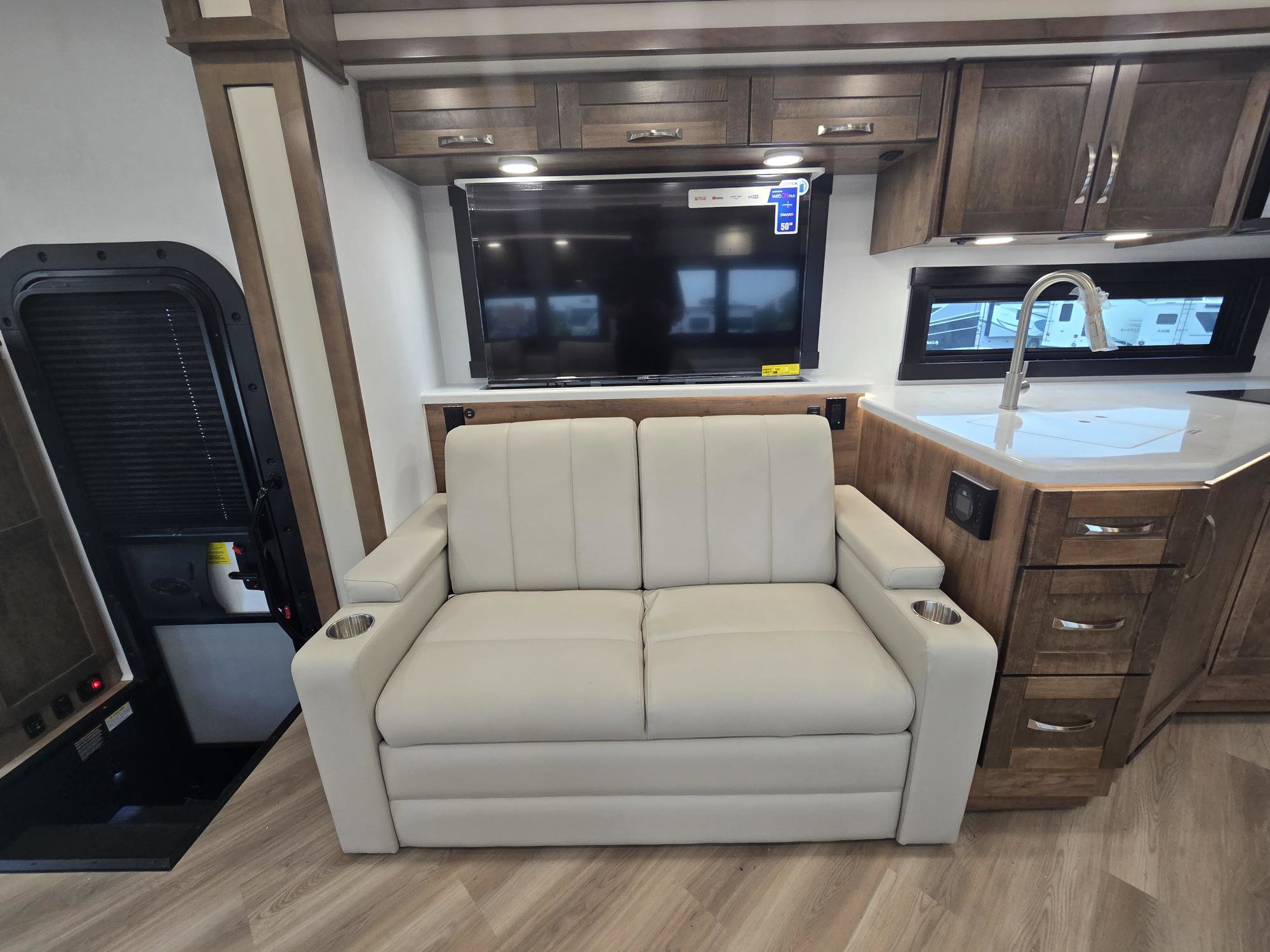 2026 JAYCO SENECA 37M - Image 16