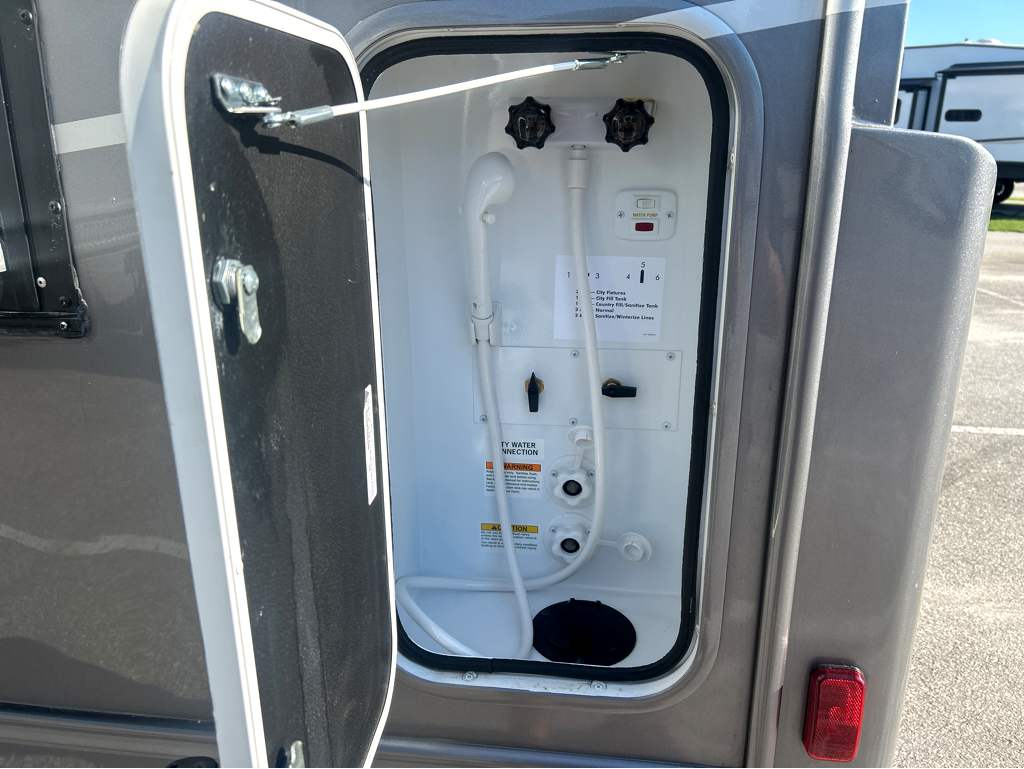 2027 ENTEGRA COACH QWEST 25L - Image 7