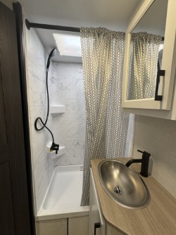 2026 VENTURE RV SPORTTREK STINGER 181VRK - Image 10