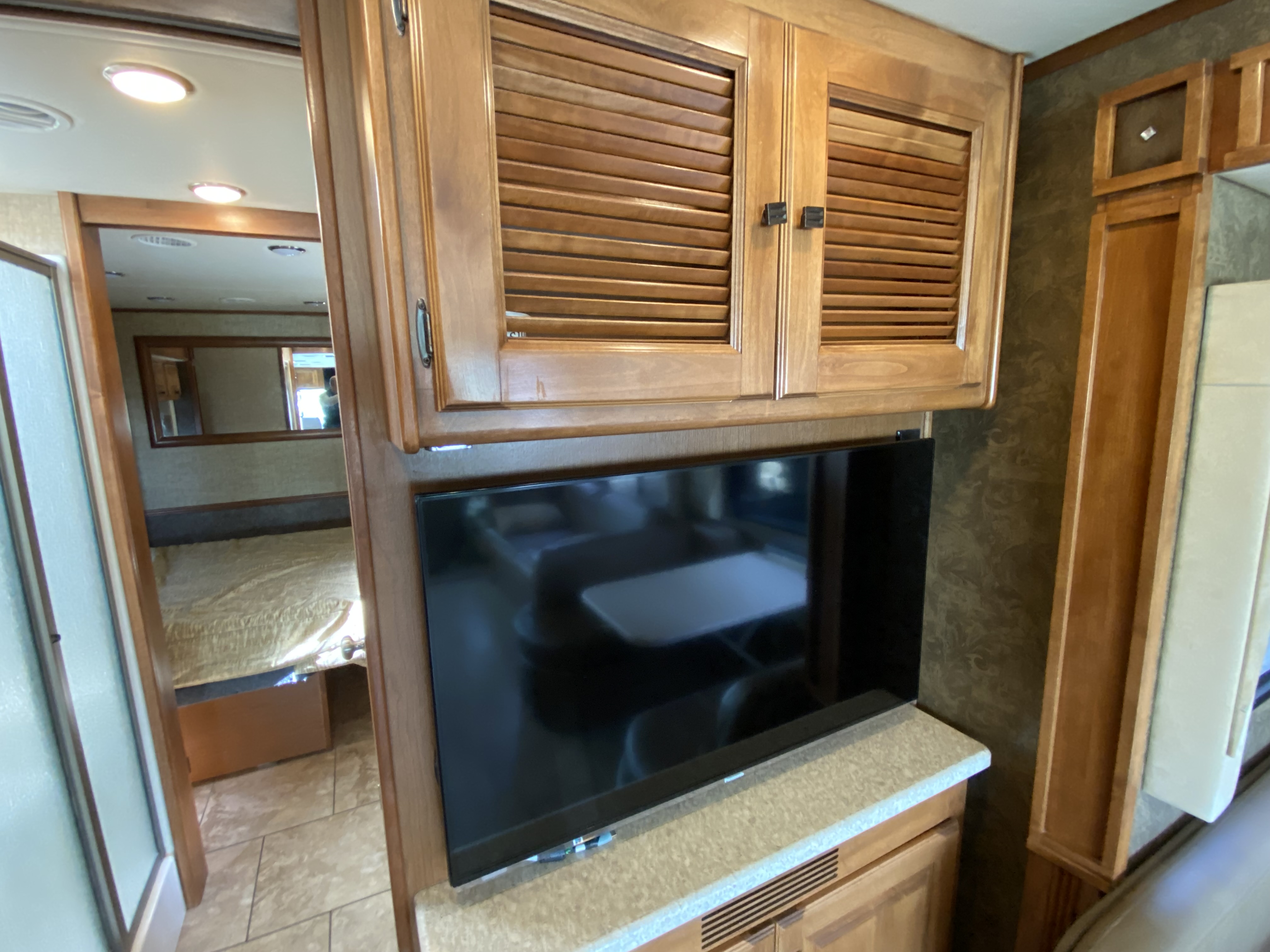 2014 Tiffin Allegro 32 CA - Image 18