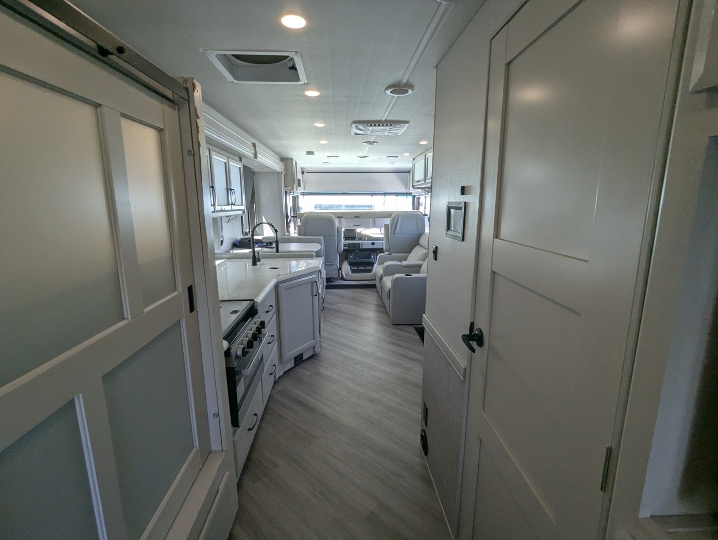2024 Holiday Rambler Eclipse 34J - Image 25
