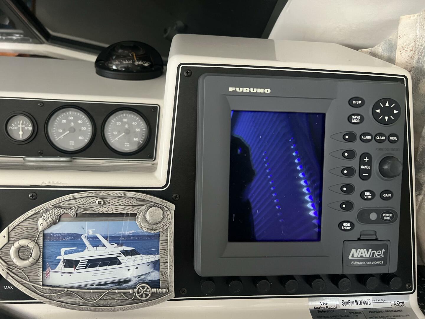 1994 Carver 370 Voyager - Image 17