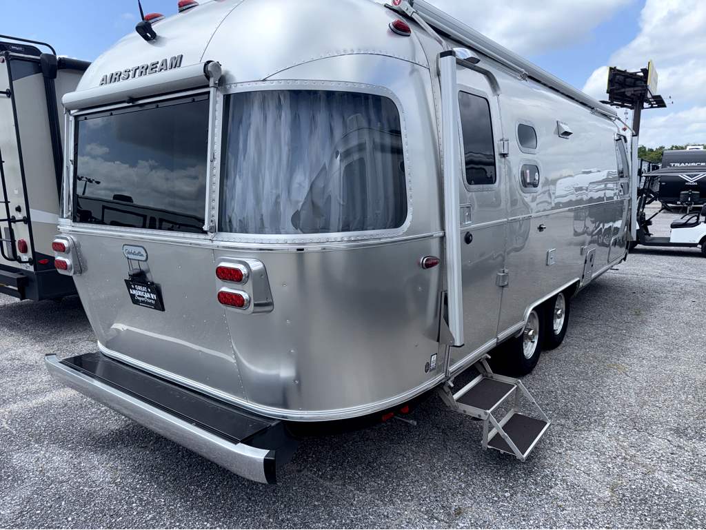 2024 AIRSTREAM GLOBETROTTER 27FB TWIN - Image 4