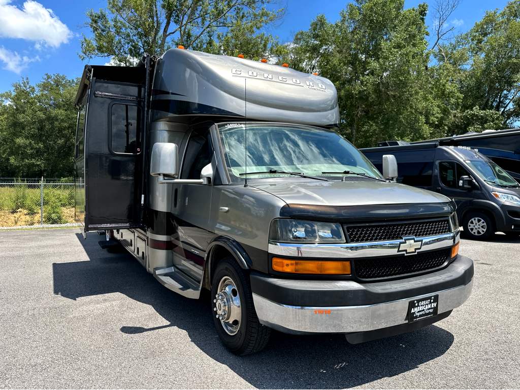 2013 COACHMEN CONCORD 300TS - Image 1