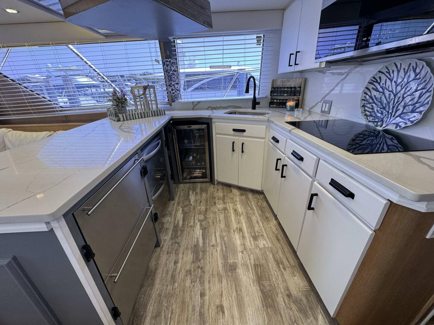1994 Hatteras 54 Yacht - Image 30