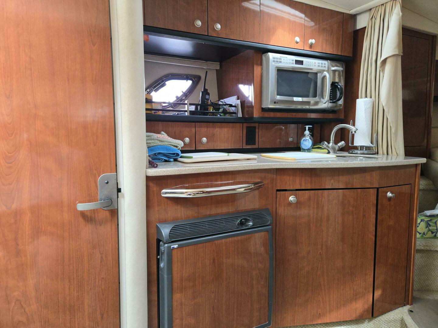 2007 Sea Ray 310 Sundancer - Image 4