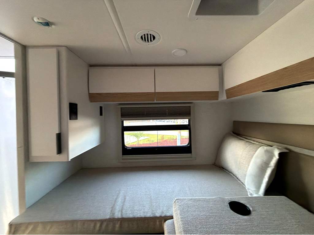 2027 THOR MOTOR COACH TIBURON 24XL - Image 23
