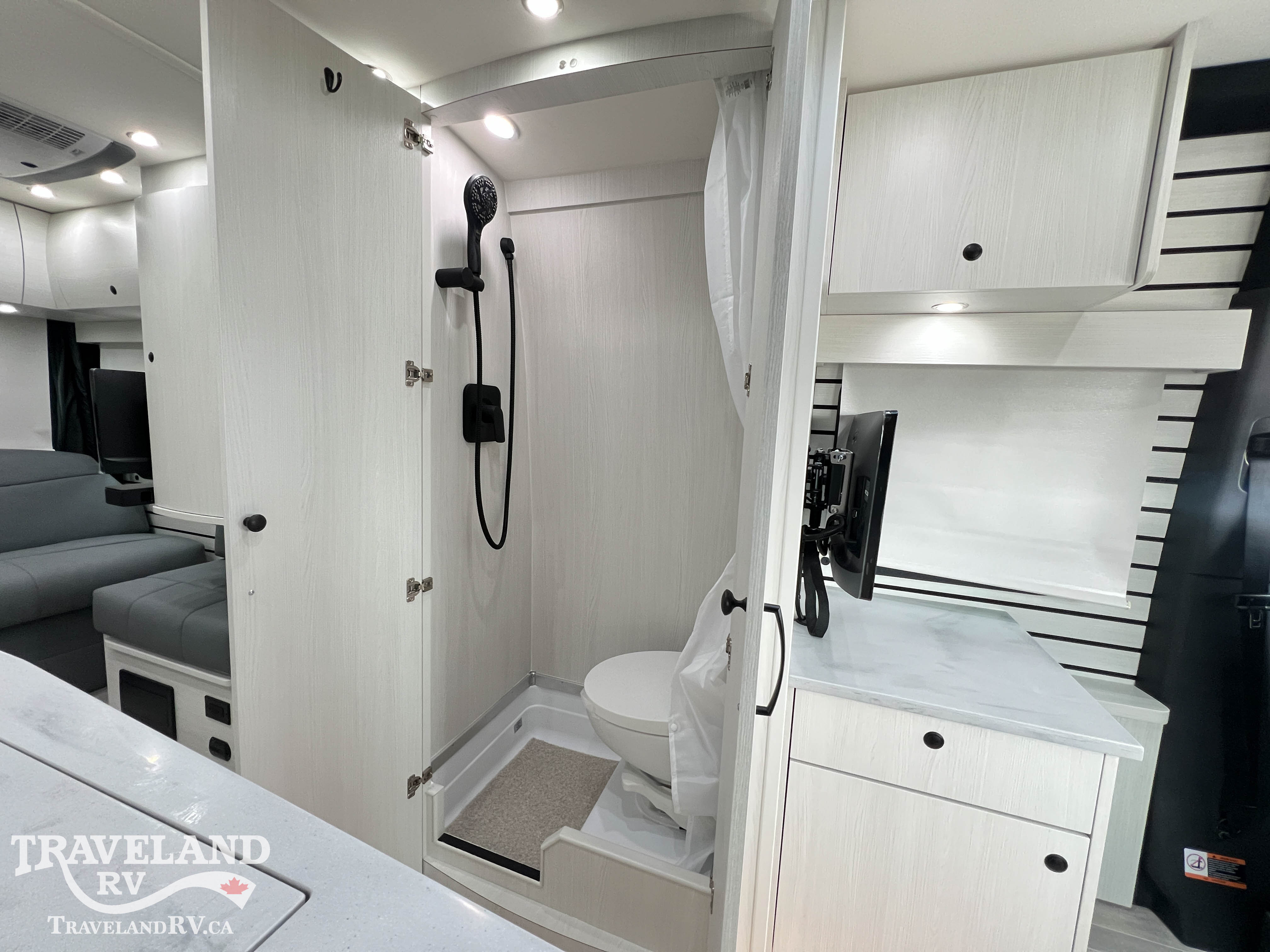 2026 Pleasure-Way Plateau FL - Image 32