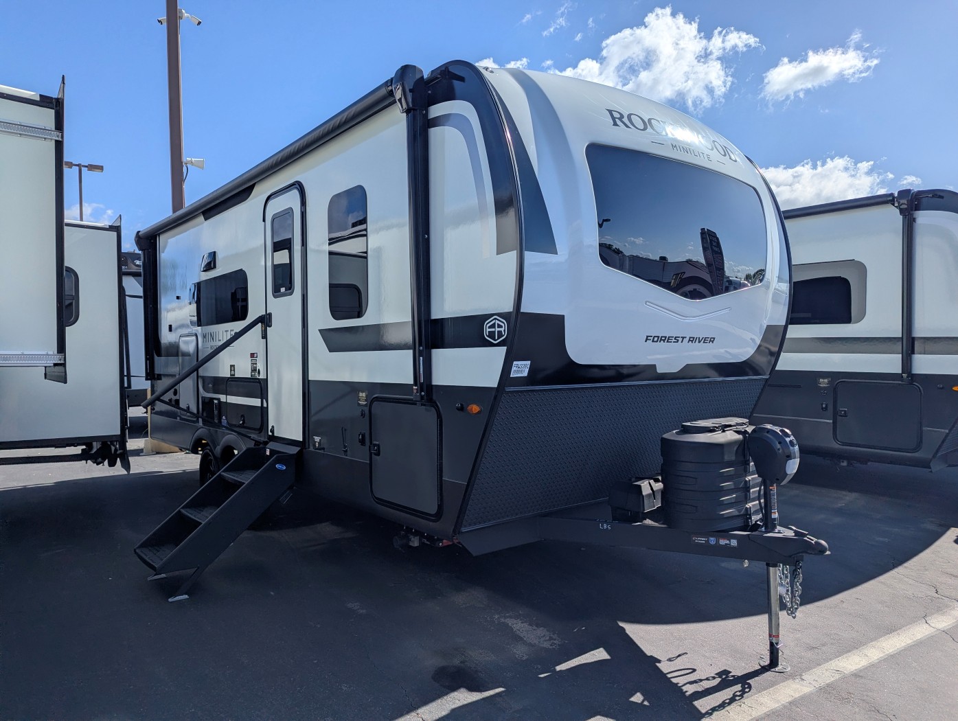 2027 Forest River Rockwood Mini Lite 2213S - Image 1