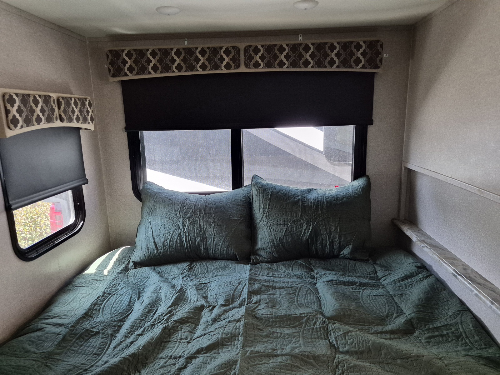 2018 DYNAMAX ISATA 5 30FWD - Image 16