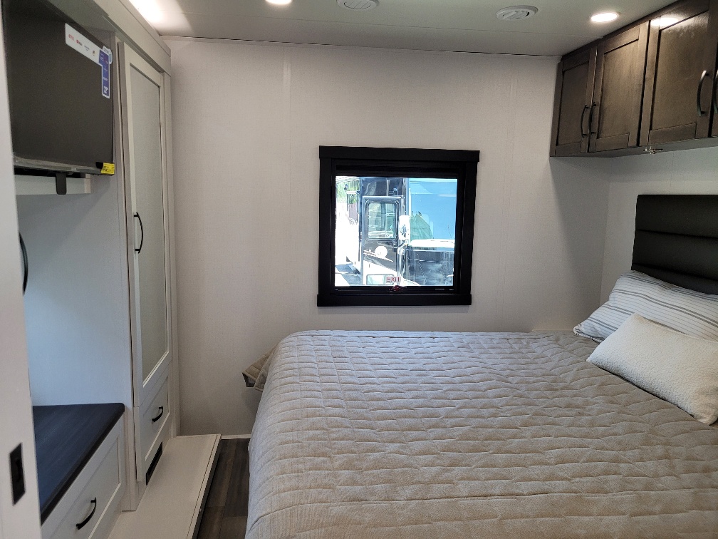 2026 Entegra Coach Vision XL 34G - Image 18