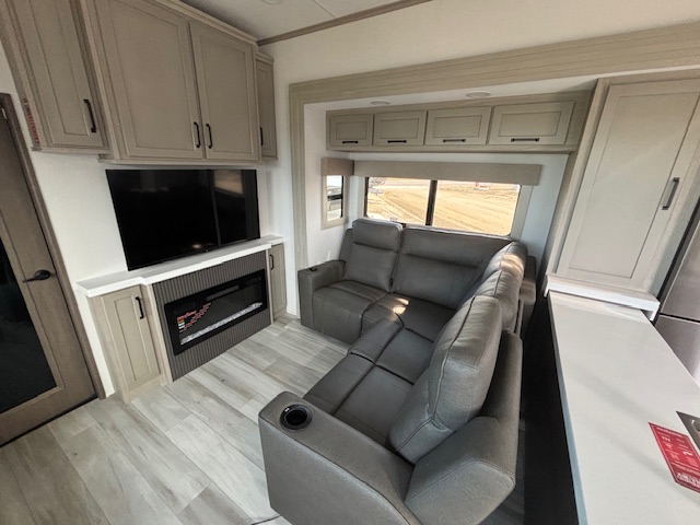 2026 Grand Design Momentum M-Class 395MS - Image 12