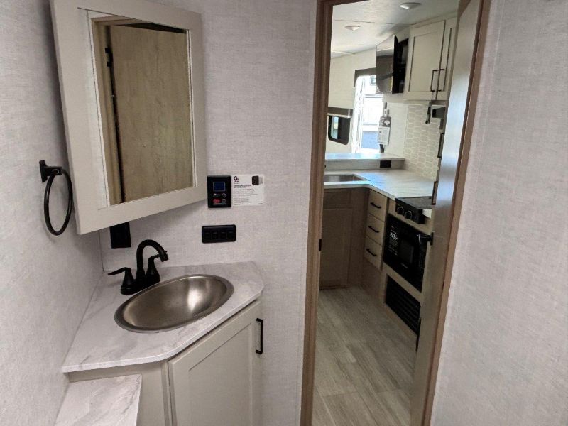 2026 Ember RV E-Series 22ETS - Image 17