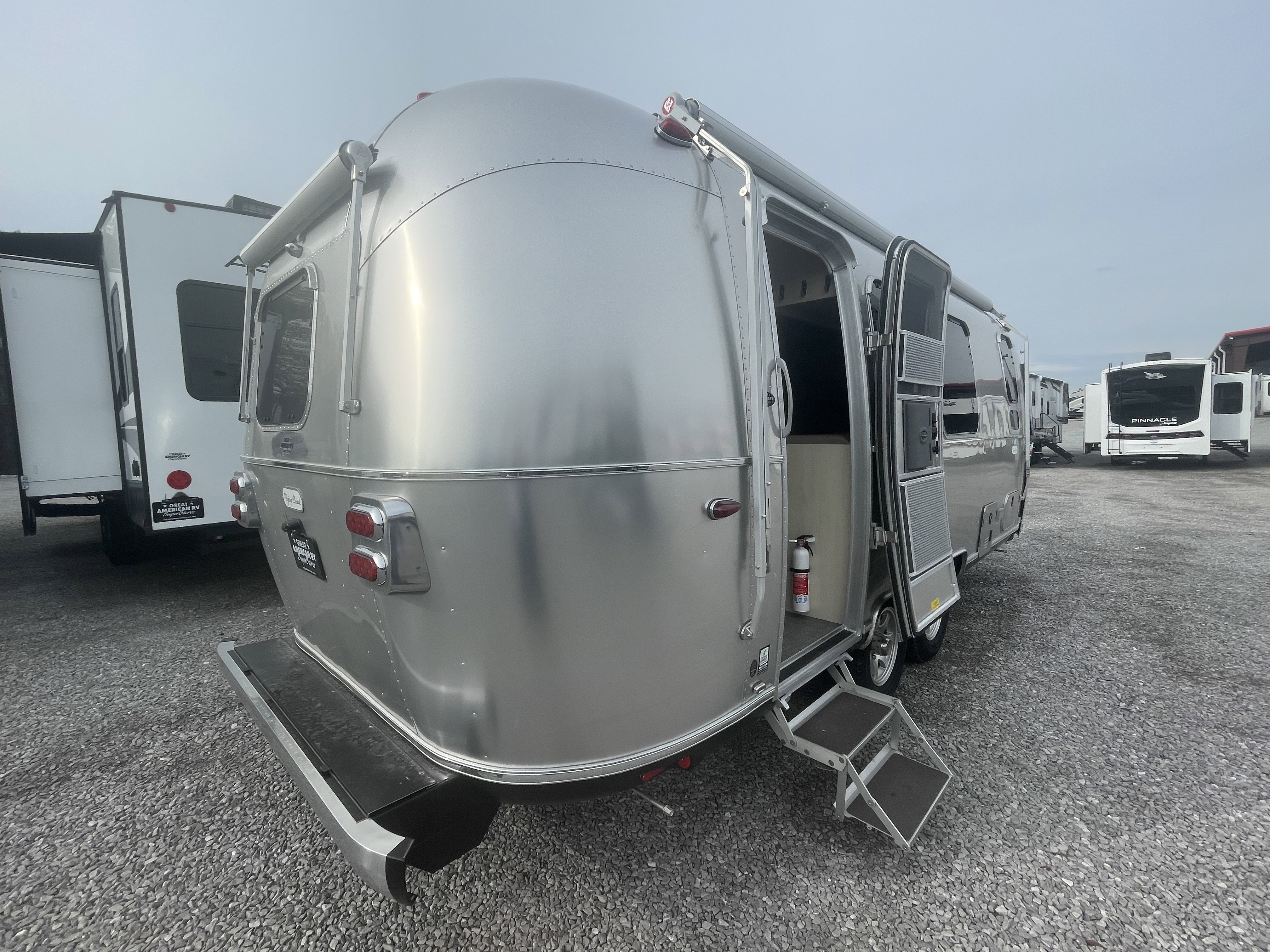 2026 AIRSTREAM FLYING CLOUD 23FBT - Image 6