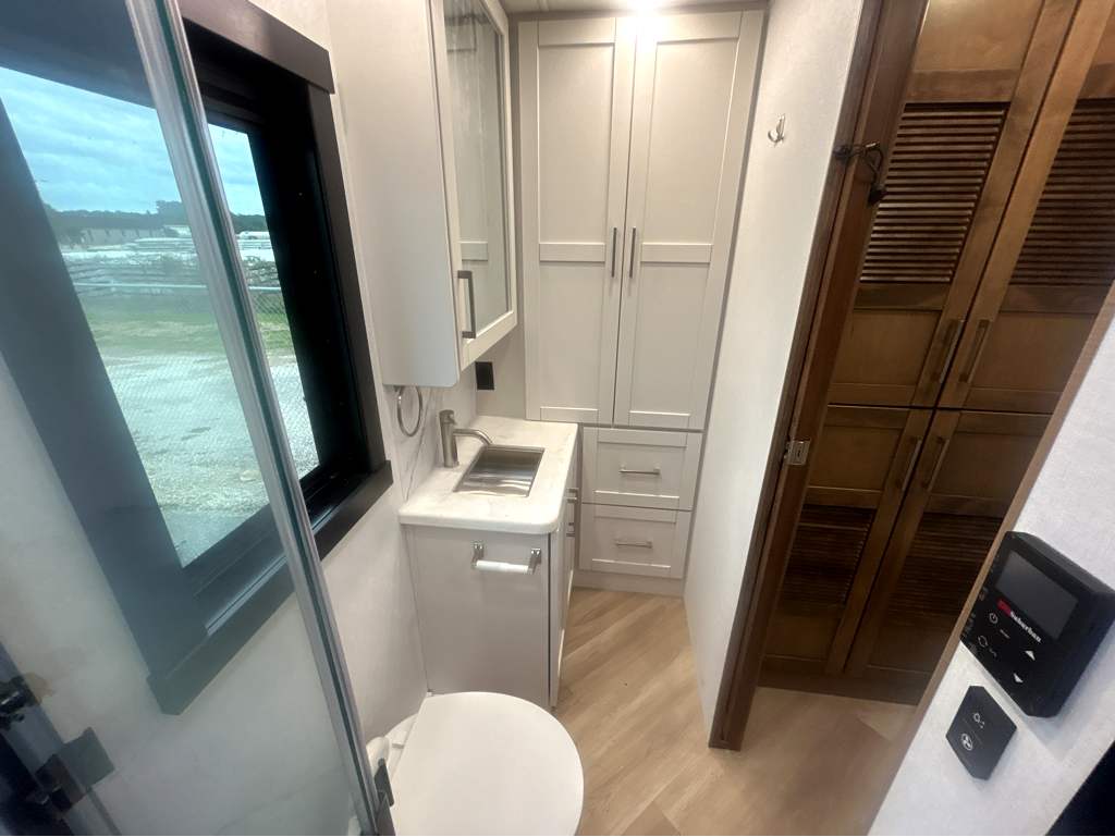 2026 ENTEGRA COACH ACCOLADE 37K - Image 19