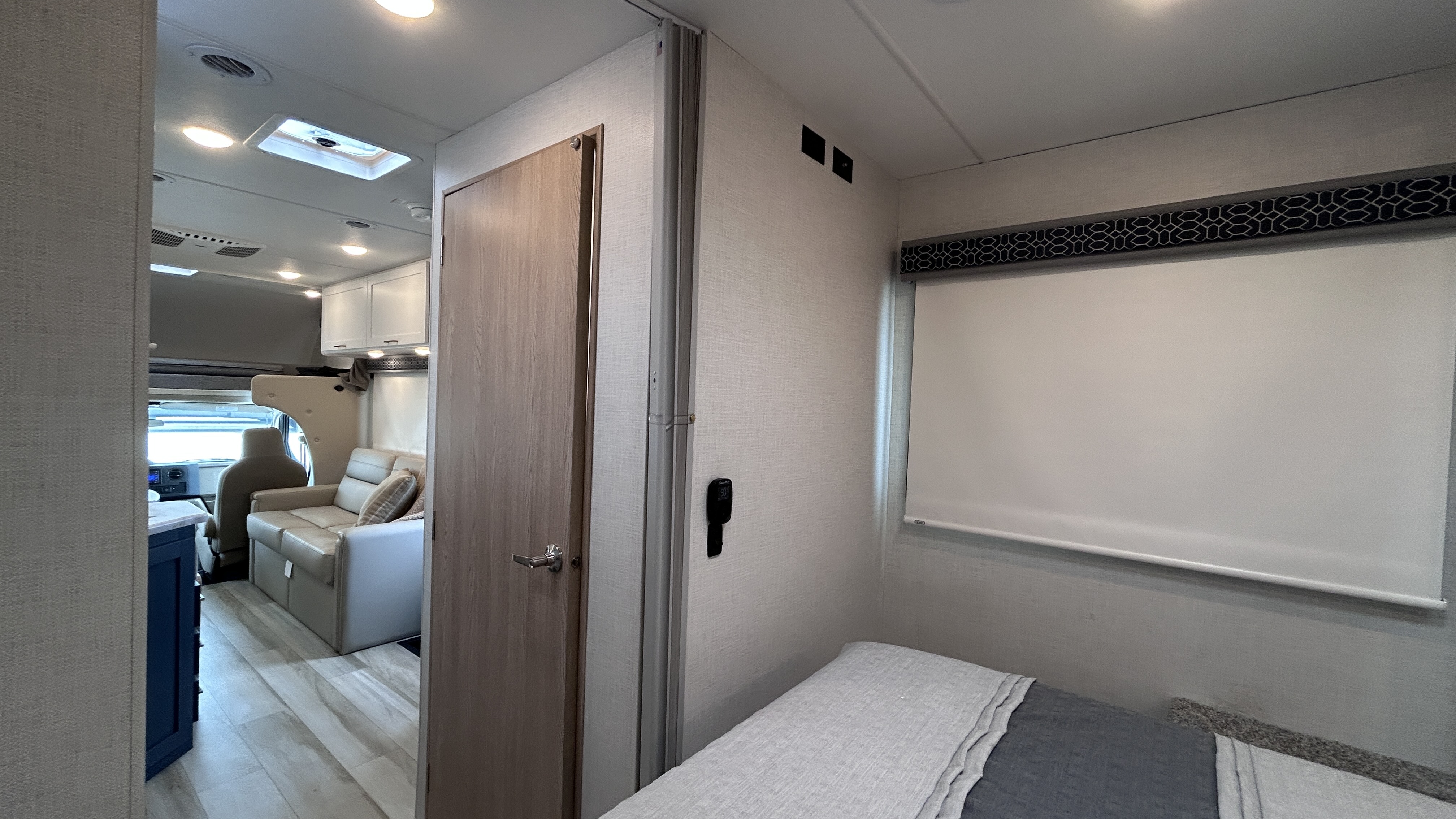 2026 Thor Motor Coach Quantum LZ28 - Image 21