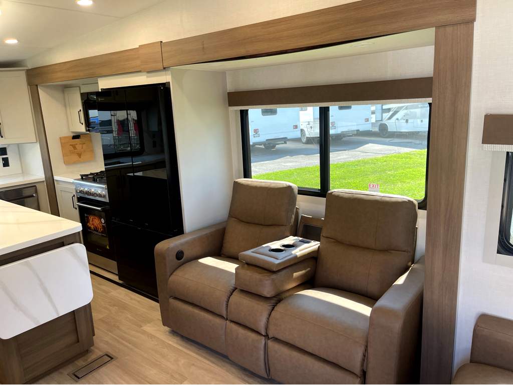 2027 VENTURE RV SPORTTREK 353VRK - Image 8