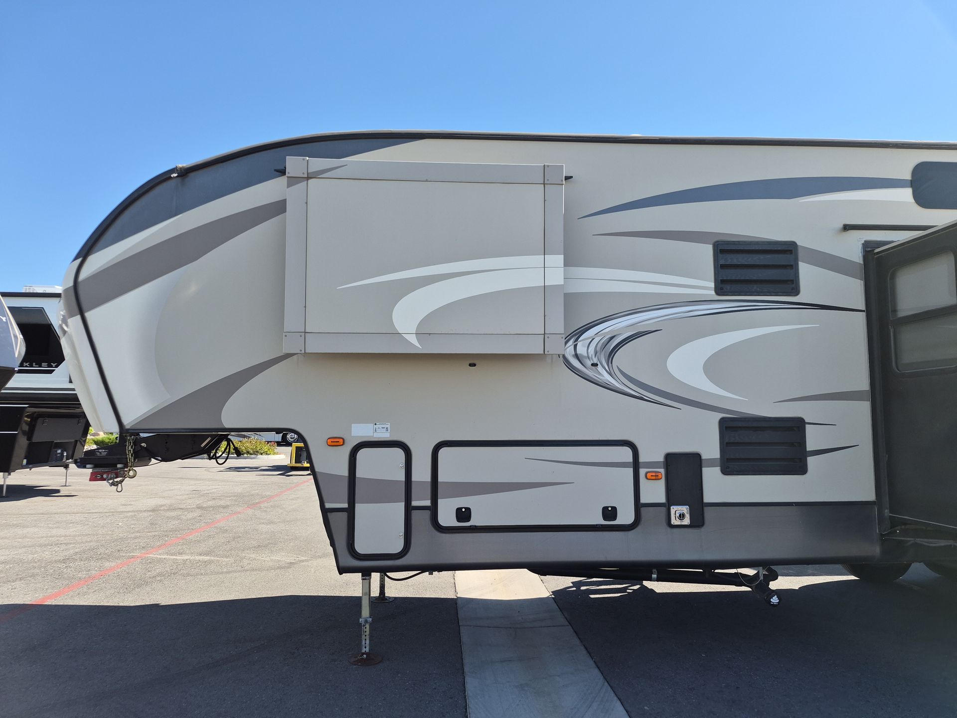 2017 Keystone Cougar 326RDS - Image 5