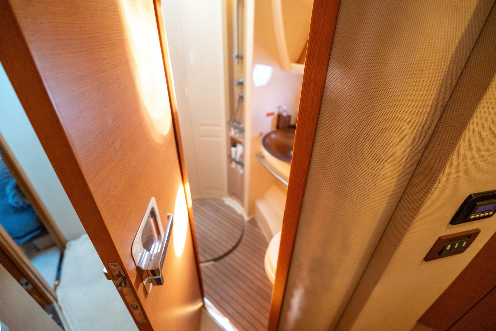 2013 Azimut 40 Flybridge - Image 48