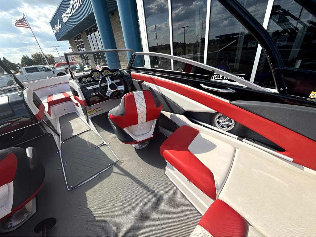 2016 Glastron GTS225 - Image 11