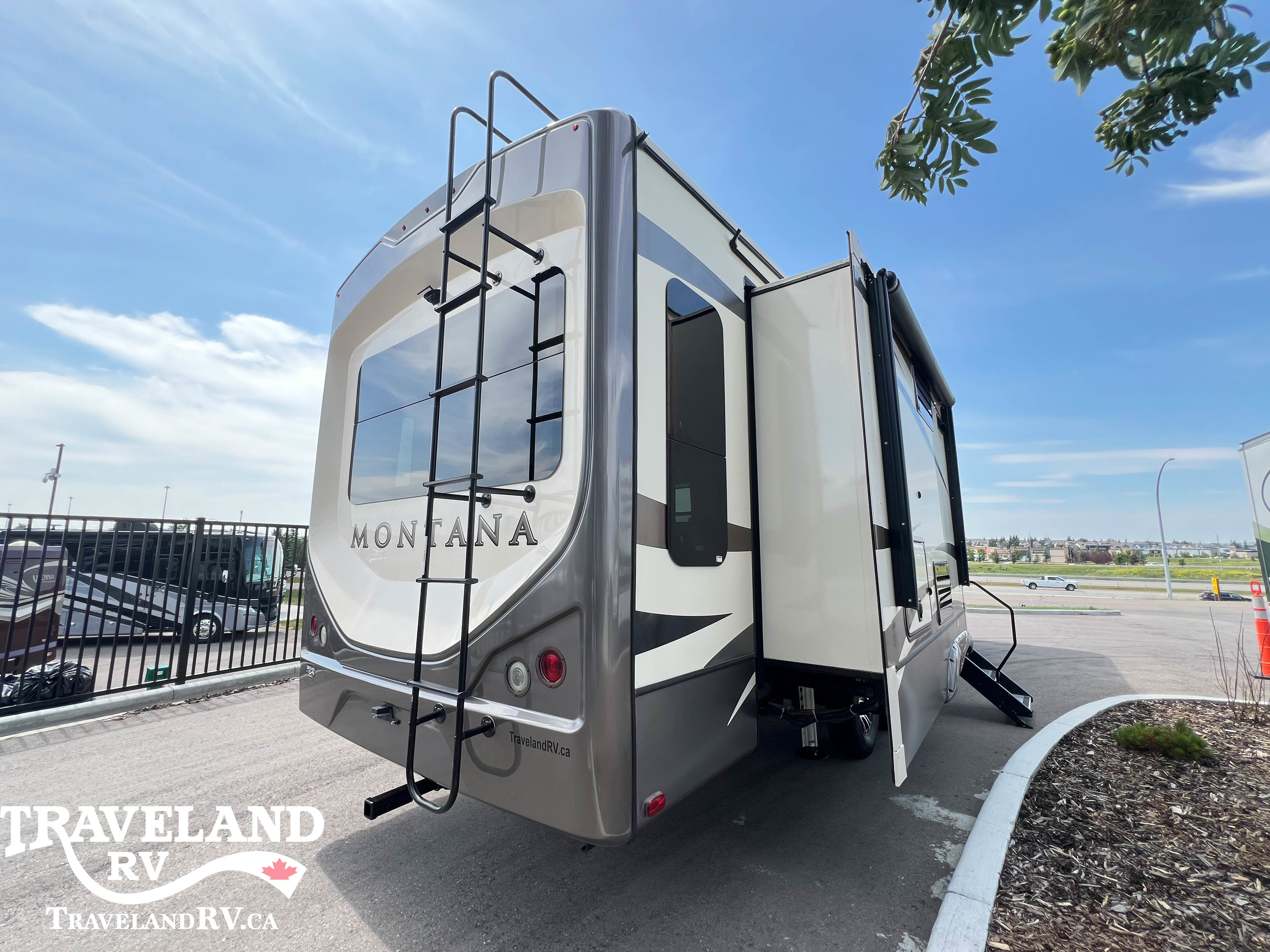 2018 KEYSTONE MONTANA 3160RL LEGACY EDITION - Image 3