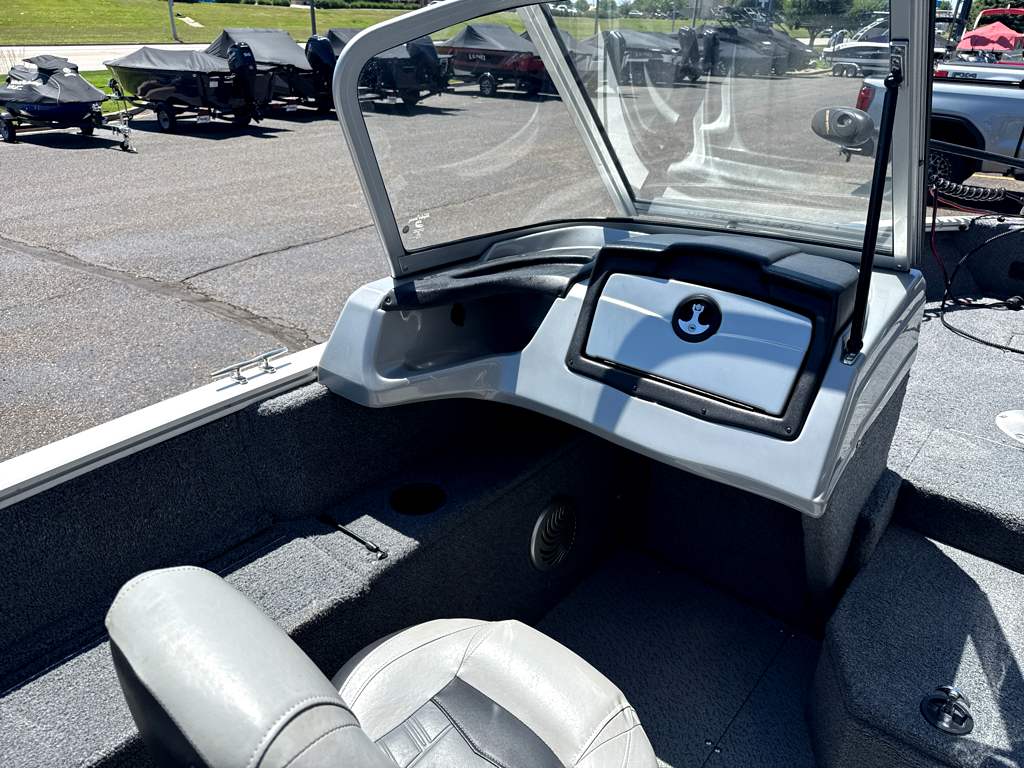 2018 Tracker Pro Guide V165 - Image 15